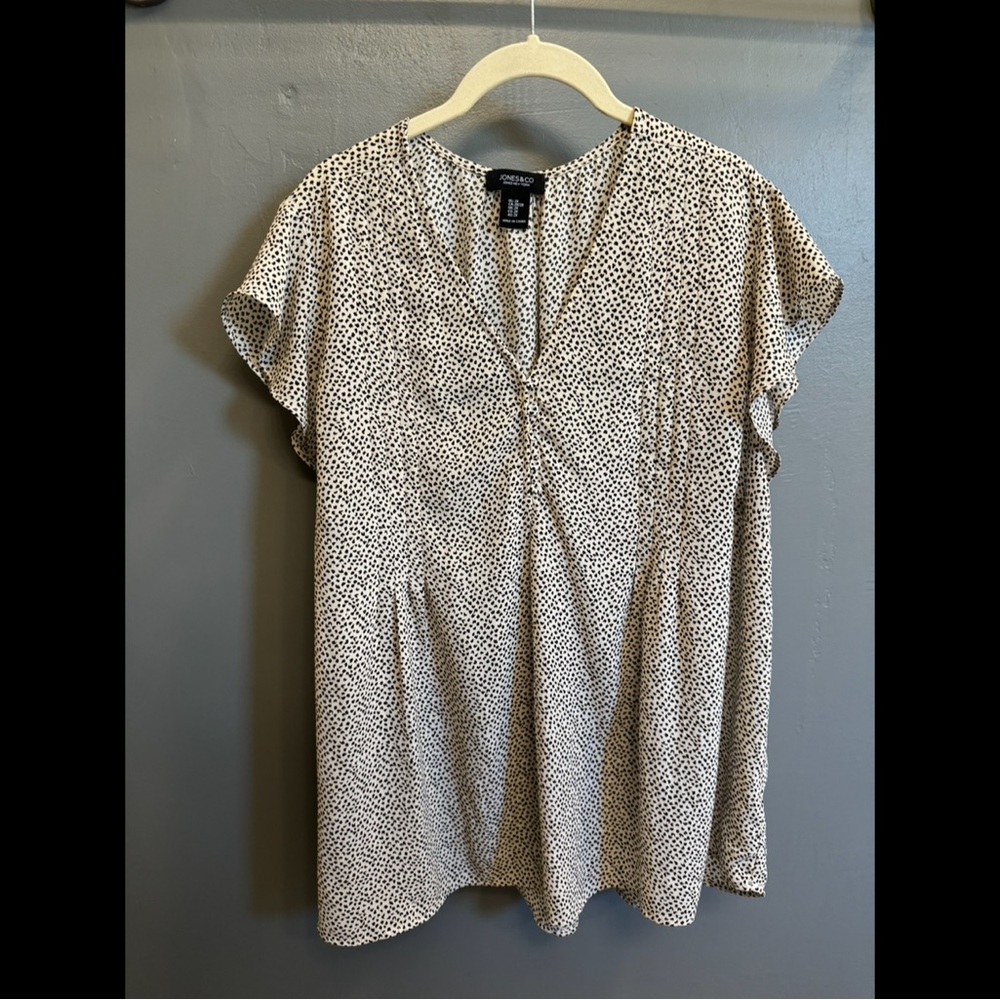 Jones & Co Jones New York Women’s 2X Animal Print Short Sleeve Blouse